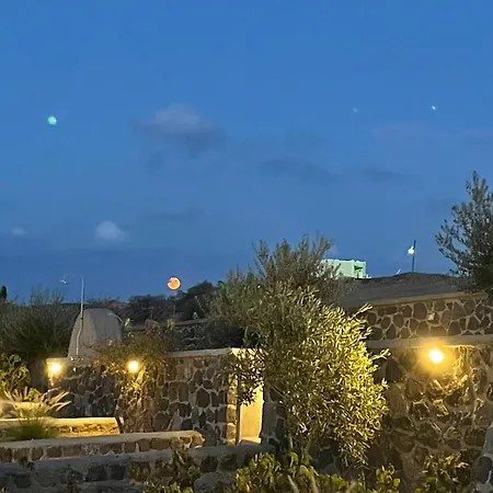 Scirocco Villa Fira (Santorini)